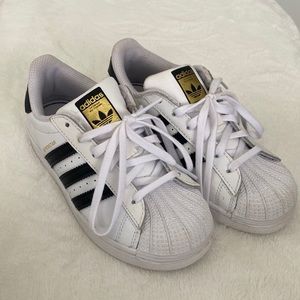 Adidas LIKE NEW Kids size US 13.5 sneakers
